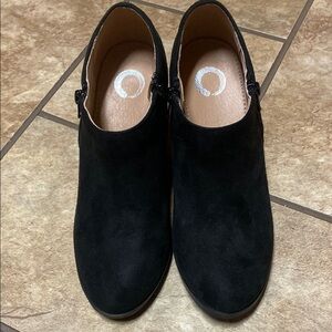 Black Faux Suede Size 7 Ankle Booties with Minimalist Design